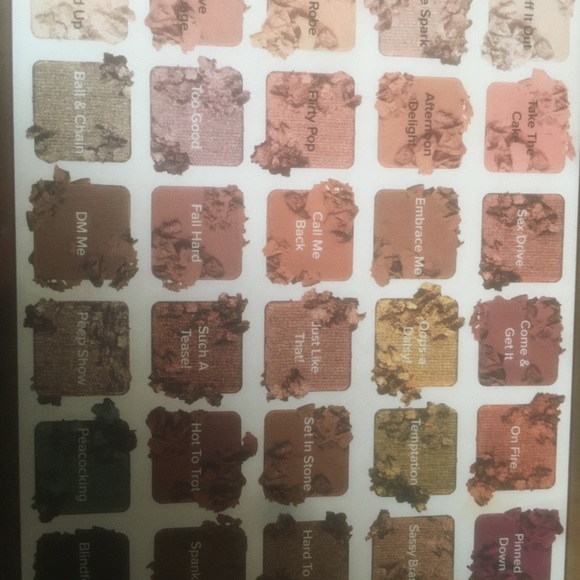 Makeup (eye shadow) - Picture 3 of 3